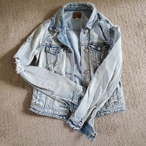 Distressed American Eagle Denim / Jean Jacket
